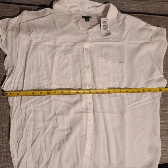 Dressy white torrid blouse, NWT, button up - Picture 5 of 5